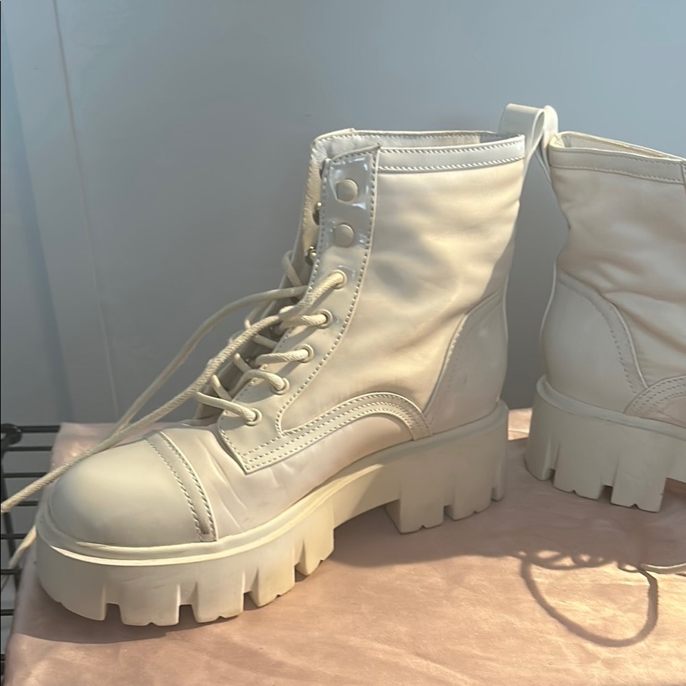 Women's Cream Lace-Up Boots